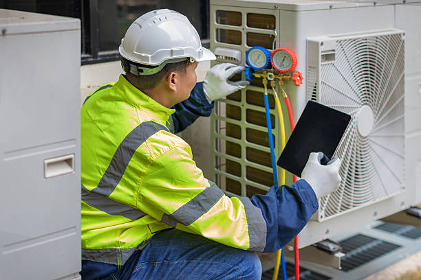 Professional Hvac technician working in Oak Brook, IL